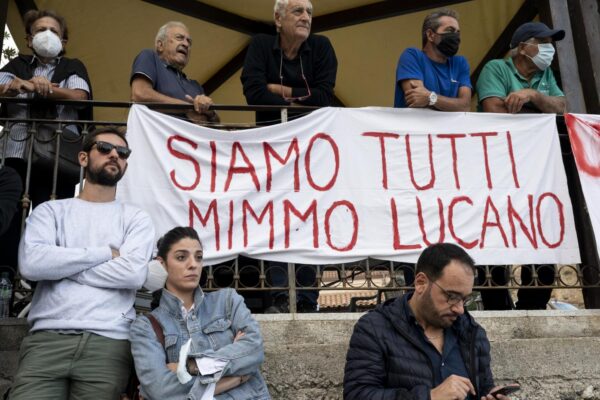 Caso Riace, la lezione di Calamandrei: la giustizia è Socrate, non è la cieca legalità