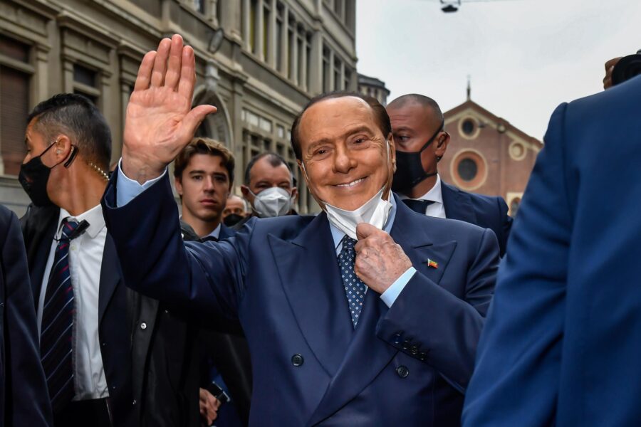 Berlusconi sogna il Quirinale, per il Colle mancano 54 voti: la ‘partita’ per convincere Gruppo Misto e renziani