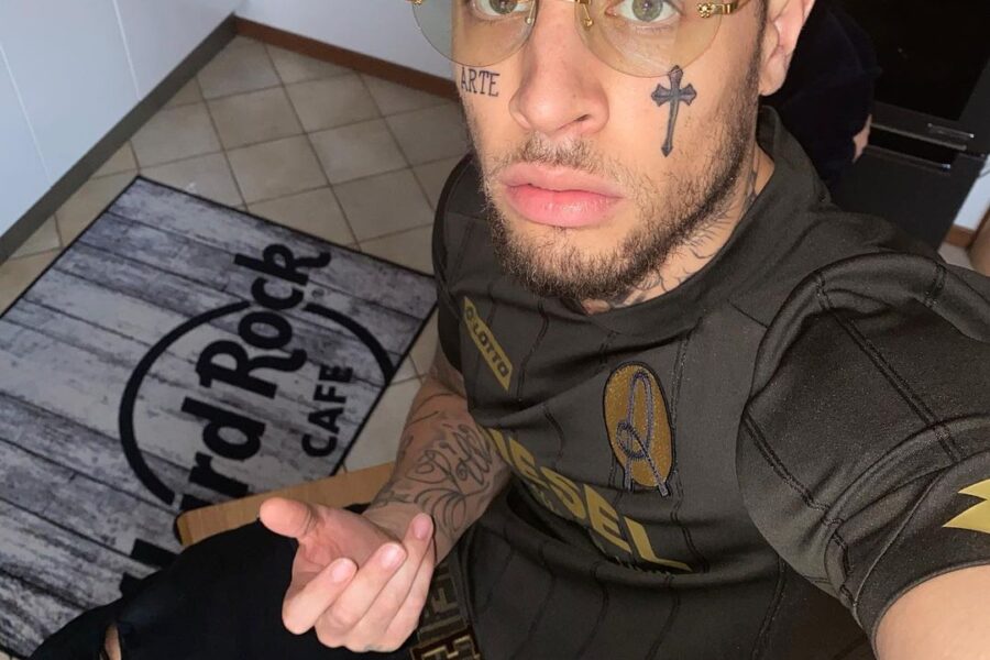 Ladri derubano il trapper MamboLosco: “Si sono presi tutto…”