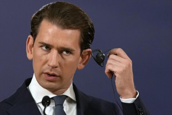 Kurz si dimette, la resa del cancelliere travolto dall’inchiesta per corruzione Kurz si dimette, la resa del cancelliere travolto dall’inchiesta per corruzione