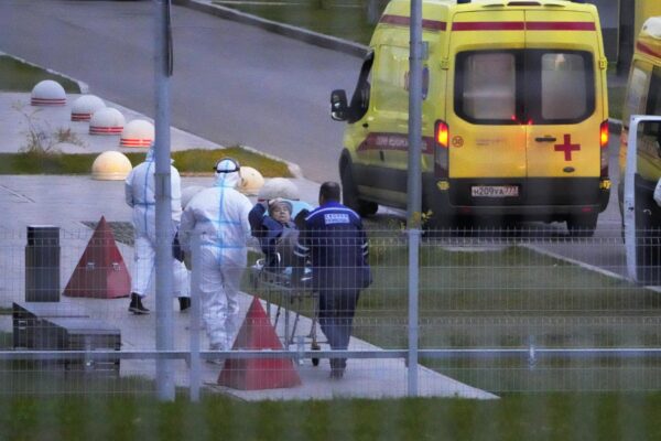 Russia nella morsa del covid, lavoratori a casa per nove giorni dopo il record di morti