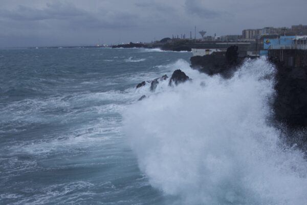 Arriva l’uragano Apollo, è allerta maltempo in Sicilia: “Barricatevi in casa”