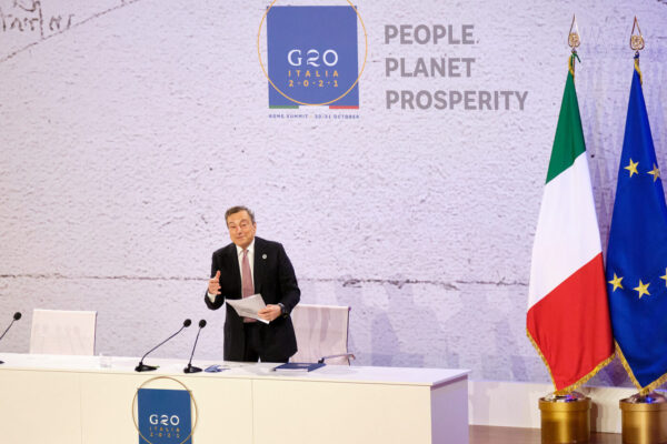 Foto Mauro Scrobogna /LaPresse
31–10-2021 Roma, Italia
Politica
G20 – conferenza stampa Draghi
Nella foto: il Presidente del Consiglio italiano Mario Draghi durante la conferenza stampa conclusiva del G20

Photo Mauro Scrobogna /LaPresse
October 31, 2021  Rome, Italy
Politics
G20 – Draghi press conference
In the photo: Italian Prime Minister Mario Draghi during the final press conference of the G20