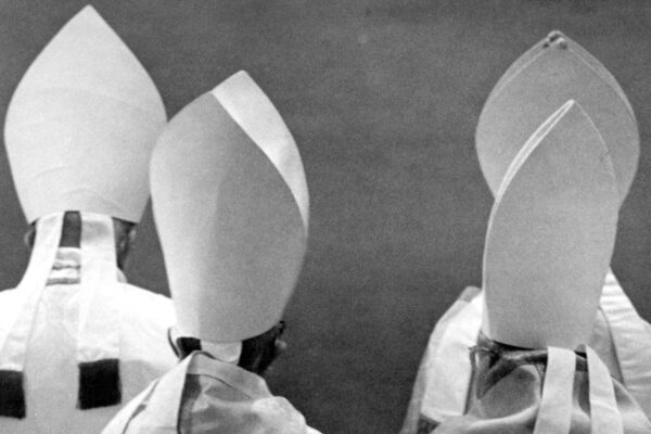 Abusi su minori nella Chiesa, in Francia 216 mila bambini vittime Abusi su minori nella Chiesa, in Francia 216 mila bambini vittime