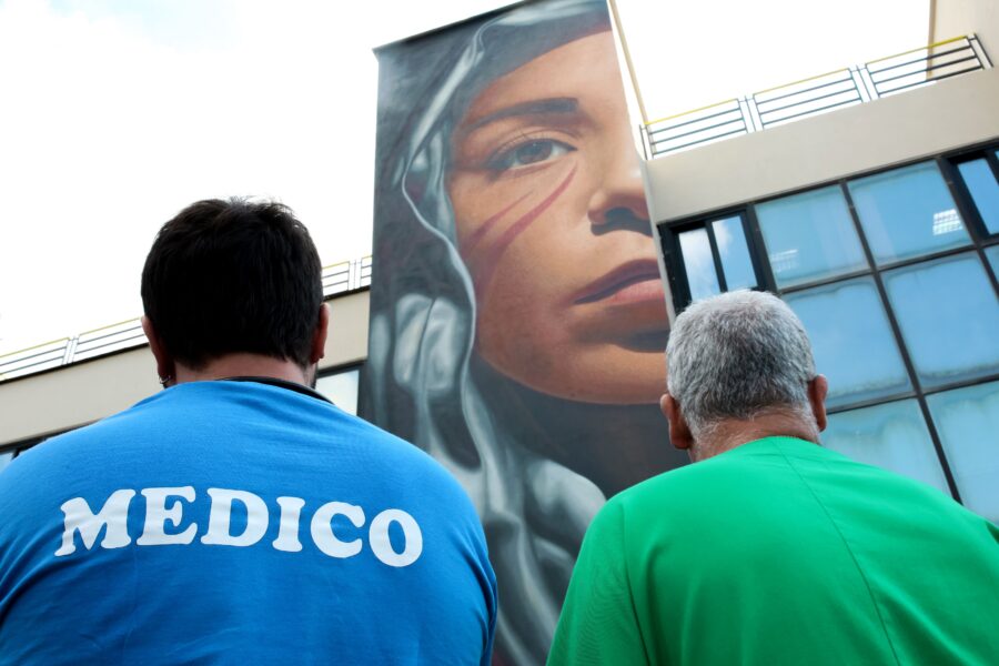 Dal Perù a Napoli per tornare a vedere, la storia di Nora: “Dopo 30 anni guardo il volto del mio papà”