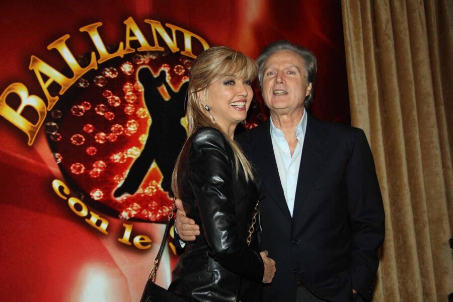 ©Claudio Bernardi/Lapresse
Roma, 09 dicembre 2013- Ristorante "La Villa"
Vecchi e nuovi protagonisti di "Ballando con le stelle" si ritrovano per festeggiare con Milly Carlucci e Paolo Belli, le 100 puntate della trasmissione.
nella foto: Milly Carlucci con il marito Angelo