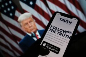 Cosa è Truth Social, la piattaforma ‘creata’ da Trump per sfidare Facebook e Twitter