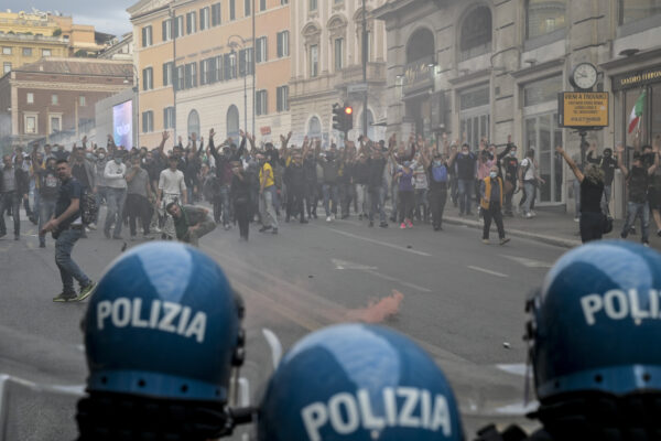 MANIFESTAZIONE SCONTRI CONTRO IL GREEN PASS