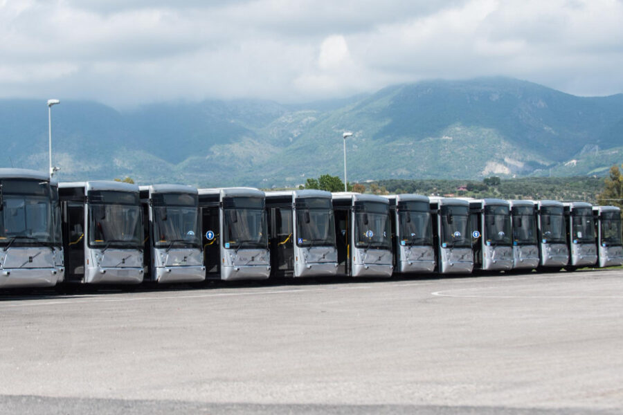 Fermi in deposito 70 bus nuovi, Atac ha le casse vuote e non paga l’ultima rata da 18 milioni