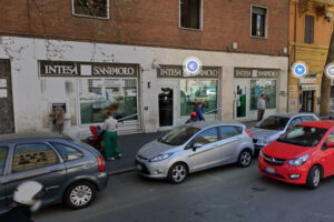 Banda del buco tenta rapina in banca, messi in fuga dal direttore