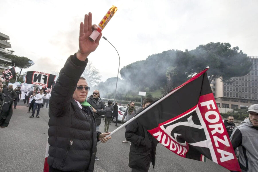 Perché Forza Nuova va sciolta, ma non per decreto