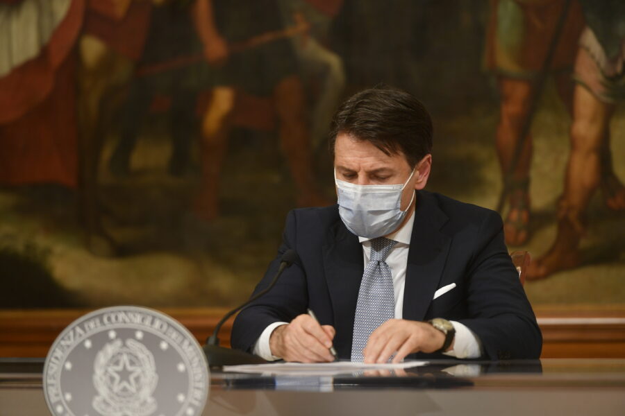 Il paradosso dei Dpcm di Conte: erano legittimi ma basati su atti segreti