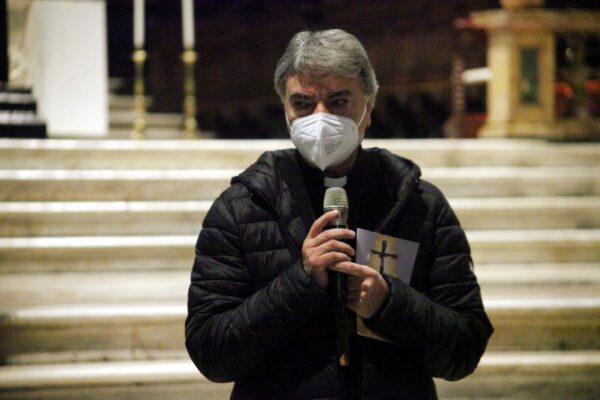 Giovani a rischio, don Battaglia scende in campo: “Più scuola e opportunità”, ora tocca alla politica