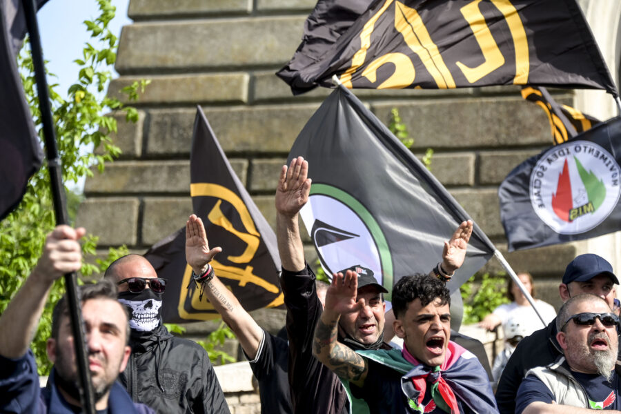 MANIFESTAZIONE GRUPPO AREA NEOFASCISTI
NEO FASCISTI PROTESTA FASCISTA FORZA NUOVA
