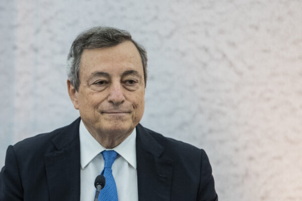 La cura Draghi può far nascere un Paese nuovo, adulto e vaccinato La cura Draghi può far nascere un Paese nuovo, adulto e vaccinato