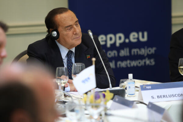 Berlusconi e il Ppe, parla Della Vedova: “Forza Italia nel solco dell’europeismo mainstream, nessuna spinta propulsiva”