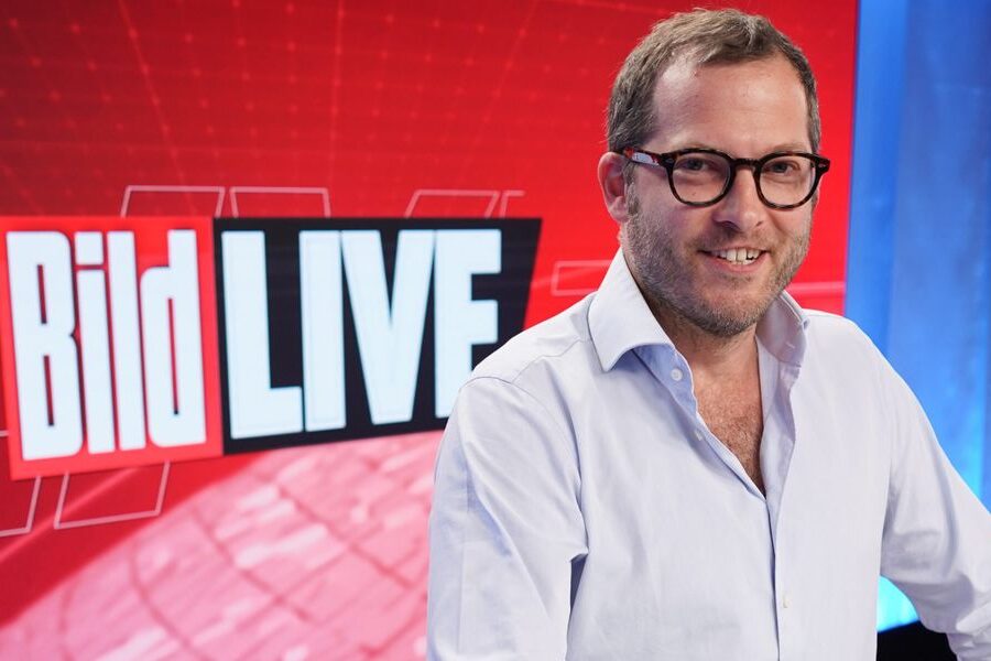 Perché il direttore della Bild è stato licenziato: lo scandalo sulle relazioni con le stagiste promosse