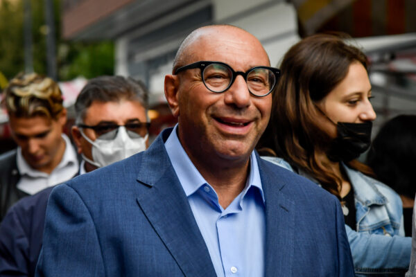 Milano, Luca Bernardo lascia Forza Italia per Futuro Nazionale. Alla città manca ancora un’agenda