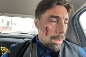L’inviato di ‘Striscia’ Brumotti aggredito a Foggia: “Portatelo via da qua prima che gli stacchi la testa”