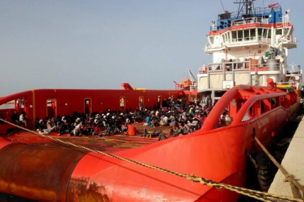 Consegnò oltre 100 migranti ai libici, condannato comandante della Asso 28