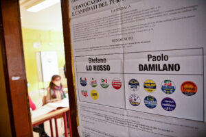 Foto Marco Alpozzi – LaPresse
17 Ottobre 2021 Torino (Italia)
Politica
Ballottaggio Elezioni Comunali 2021 – 
Nella foto: Liste Elettorali 

Photo Marco Alpozzi – LaPresse
October 17, 2021 Turin (Italy)
News
2021 Municipal Elections Ballot –
In the pic: Electoral lists