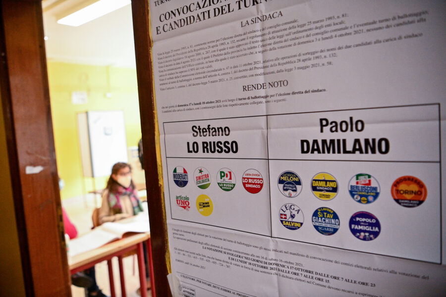 Foto Marco Alpozzi – LaPresse
17 Ottobre 2021 Torino (Italia)
Politica
Ballottaggio Elezioni Comunali 2021 – 
Nella foto: Liste Elettorali 

Photo Marco Alpozzi – LaPresse
October 17, 2021 Turin (Italy)
News
2021 Municipal Elections Ballot –
In the pic: Electoral lists