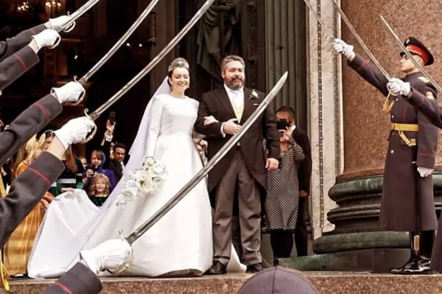 Chi è Rebecca Bettarini, la scrittrice italiana che ha sposato l’ultimo Romanov: le foto del matrimonio