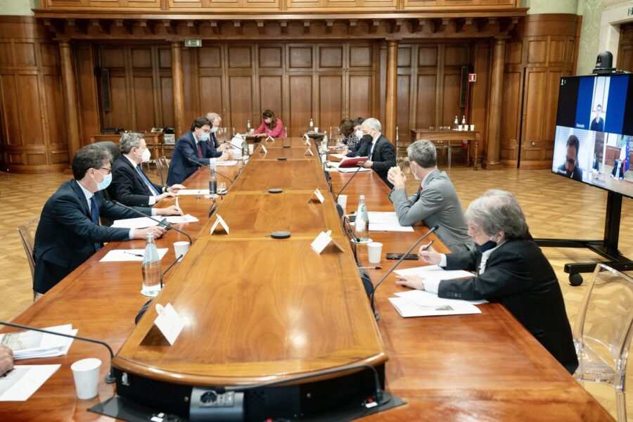 Reddito di cittadinanza ‘tagliato’, addio al cashback e Quota 102 per il 2022: la manovra in Cdm