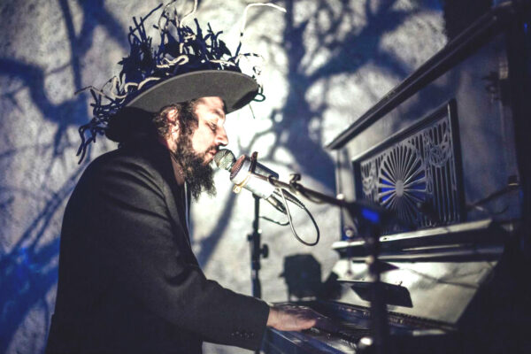 “Eclissica”, lo sterminato ipertesto che attraversa i generi di Vinicio Capossela