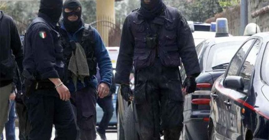 Sequestrato per 8 giorni in attesa del riscatto, 25enne liberato dai carabinieri: “Era  ammanettato e scalzo”