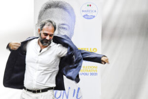 Il candidato  a sindaco di Napoli, Catello Maresca , partecipa ad un incontro elettorale sul palco del teatro ‘ Massimo Troisi’ di Fuorigrotta,   14 settembre  2021
ANSA / CIRO FUSCO