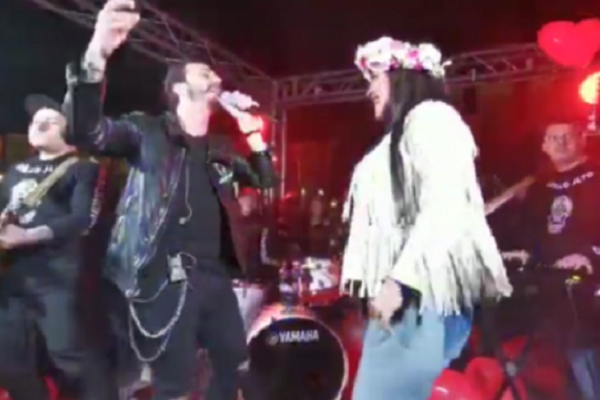 Concerto abusivo in piazza del Plebiscito, per Tony Colombo e il Comune chiesta l’archiviazione: “Fatti non costituiscono reato”