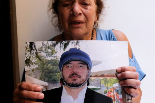 “Sta male ma lo tengono rinchiuso lontano da casa”, la disperazione della mamma di Ezio