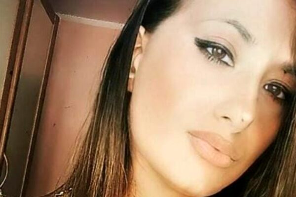 Giulia muore a 25 anni in un incidente, tre anni fa stessa sorte per il fidanzato: “Ora siete angeli insieme”