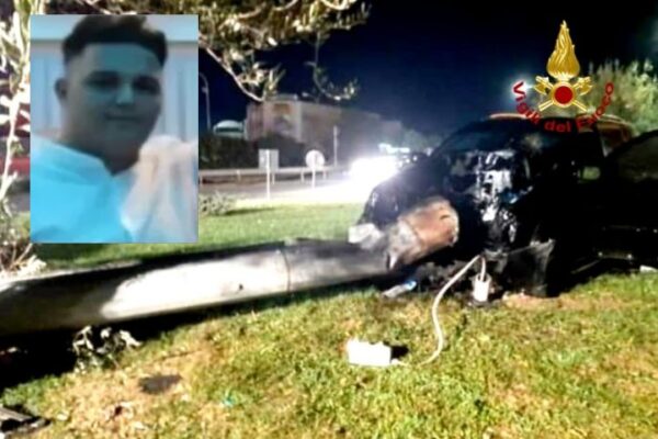 Si schianta con l’auto contro un palo, Giulio muore sul colpo a 19 anni: ferito l’amico alla guida Si schianta con l’auto contro un palo, Giulio muore sul colpo a 19 anni: ferito l’amico alla guida