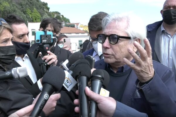 Nino D’Angelo e la polemica coi neomelodici: “Ripristiniamo la dicitura ‘cantante napoletano'”