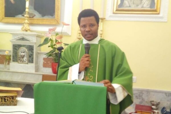 Padre Victor saluta Pianura, sabato l’ultima messa del parroco della Parrocchia San Giuseppe e Sant’Ignazio