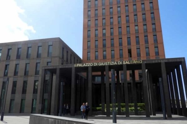 Salerno, inchiesta su coop e trojan: Savastano resta ai domiciliari