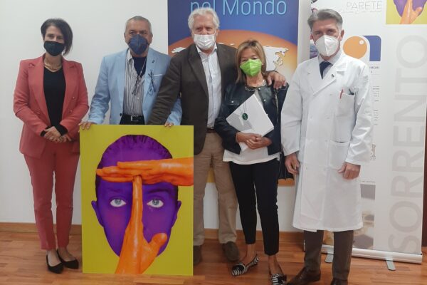 Arte e la bellezza per guarire meglio, i corridoi del Pascale diventano galleria: “Time out” ultima opera donata