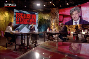 In Italia spuntano i “giornalisti sotto copertura”: 3 anni di barbe finte per scoprire qualche saluto romano e disinvoltura su piccoli rimborsi elettorali