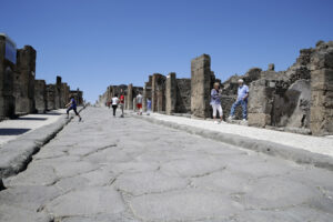 Pompei, tornano i furti nel Parco archeologico: rubato un chiusino dalla Domus di Sirico
