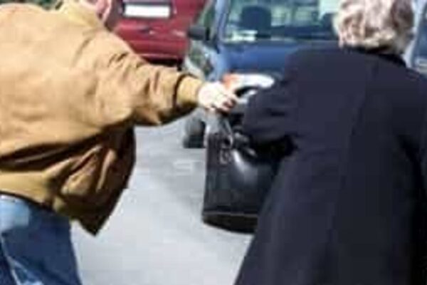 Muore dopo lo scippo a Napoli, il rapinatore è uno psicologo: “L’ho fatto per i debiti” Muore dopo lo scippo a Napoli, il rapinatore è uno psicologo: “L’ho fatto per i debiti”