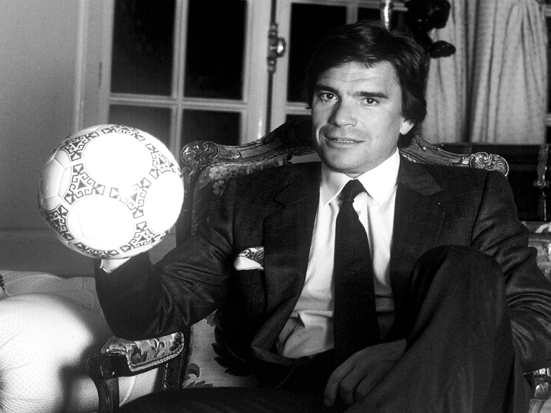 È morto Bernard Tapie, ex ministro e presidente del Marsiglia campione d’Europa