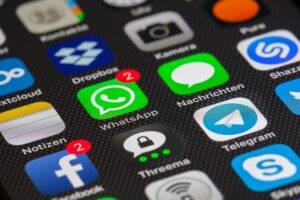 Facebook, Whatsapp e Instagram non funzionano, quanto è costato il “down” più lungo della storia