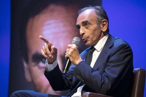 Chi è Eric Zemmour, il giornalista xenofobo che vuol fare le scarpe a Le Pen