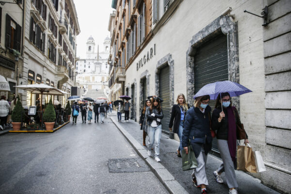 Covid, aumentano i casi nel Lazio: preoccupa il focolaio ad Aprilia