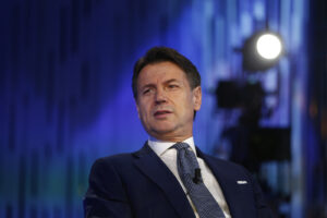 Conte fa marcia indietro, salta la candidatura a Roma in tandem col PD: ‘ritirata’ dopo la sfida di Calenda