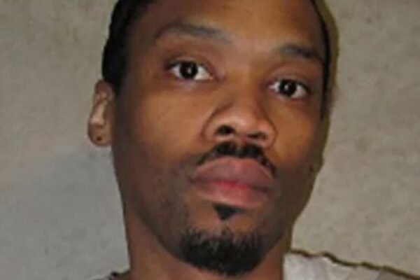 Usa, fermato il boia a poche ore dall’esecuzione: il detenuto Julius Jones è salvo