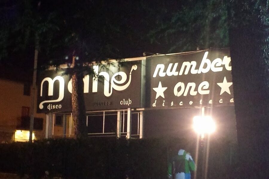 Pestato e ridotto in fin di vita fuori dalla discoteca: arrestato 22enne dopo tentativo di fuga