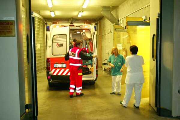 Terzo caso di bambino in overdose, in casa c’era una pistola ma non la droga: “Non so com’è successo” Terzo caso di bambino in overdose, in casa c’era una pistola ma non la droga: “Non so com’è successo”